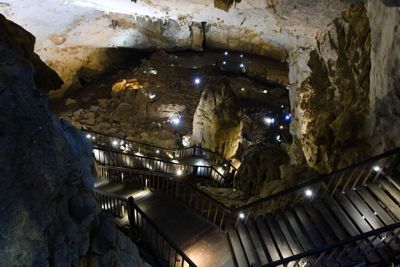 Höhle 1